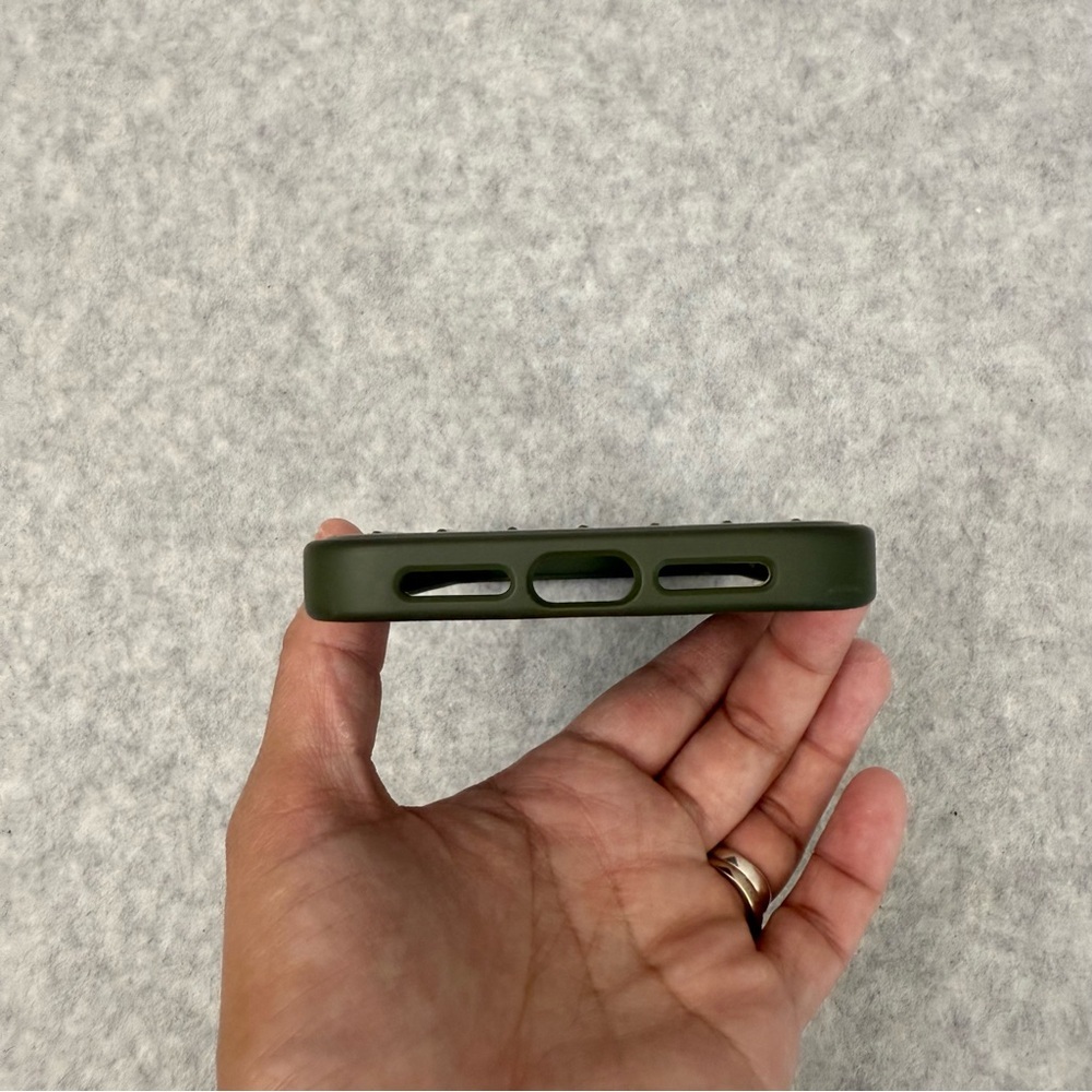 RIMOWA Polycarbonate Cactus Green Groove Case for iPhone 12 Pro - Picture 13 of 16